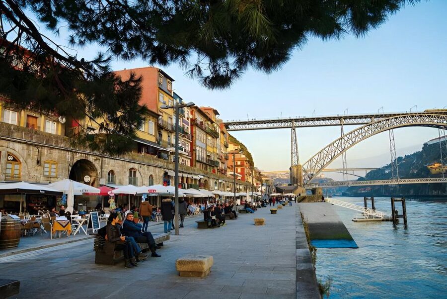 Porto Ribeira and highlights Private Walking Tour - Palacio da Bolsa: a grand sight from the outside