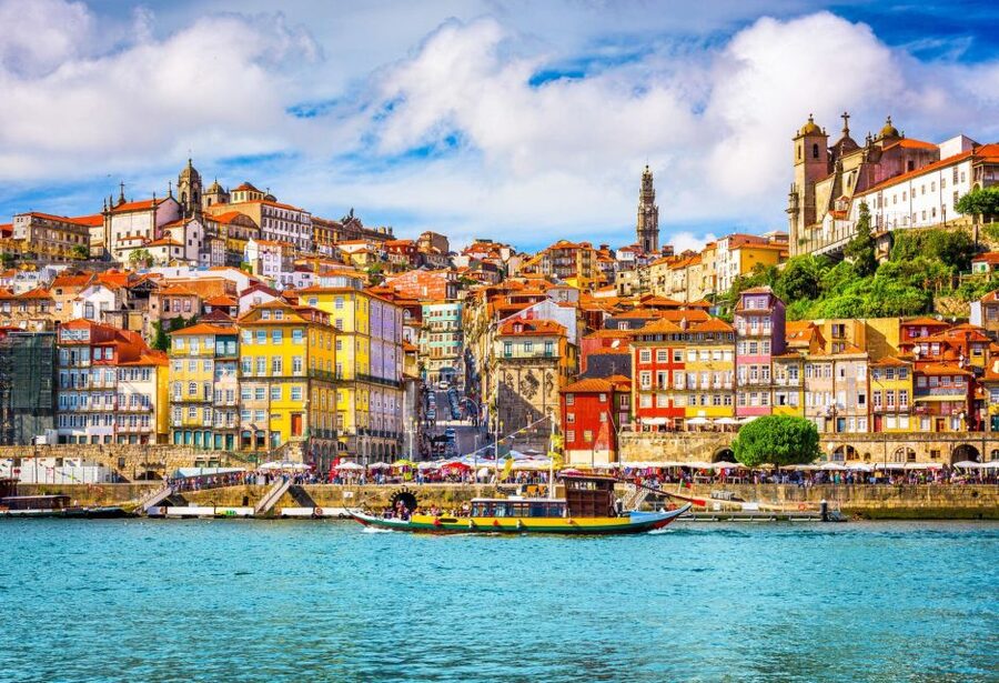 Porto Ribeira and highlights Private Walking Tour - Porto Cathedral: a 15-minute timeline anchor