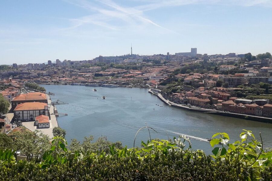 Porto Riverbank Tour on an e-bike: Atlantic Coast, Gardens - Foz do Douro and Castelo do Queijo: ocean views without the long hike