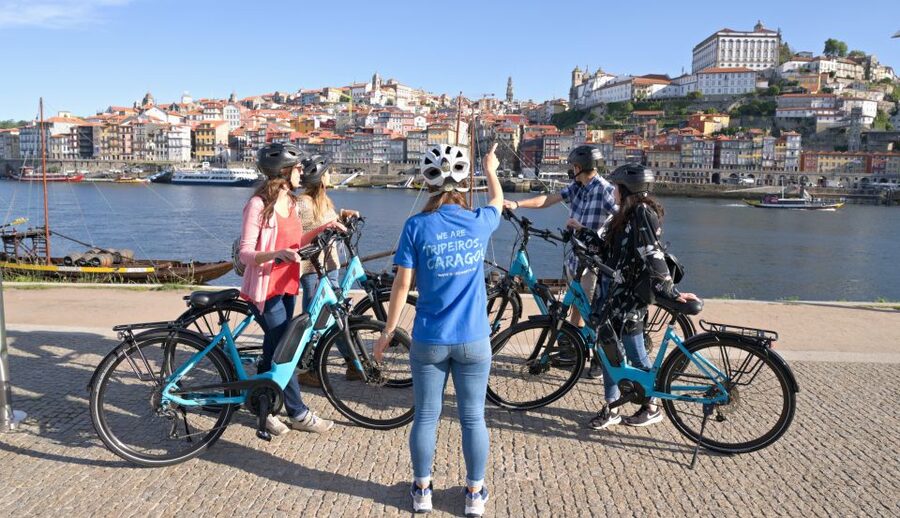 Porto: Riverside Panoramic E-Bike Tour - Jardim do Cálem: where the ride softens before the coast