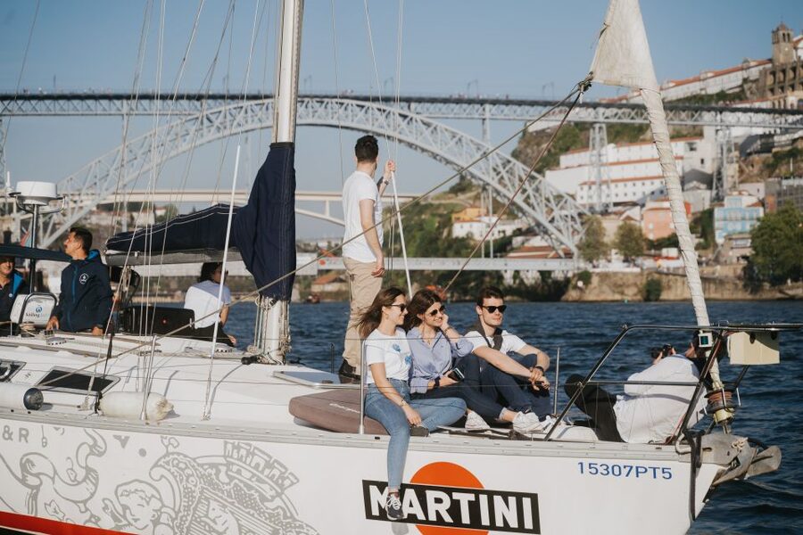 Porto: Romantic Sailboat Cruise - What It’s Like on Board: Welcome Drink, Snacks, Spotify, and Crew