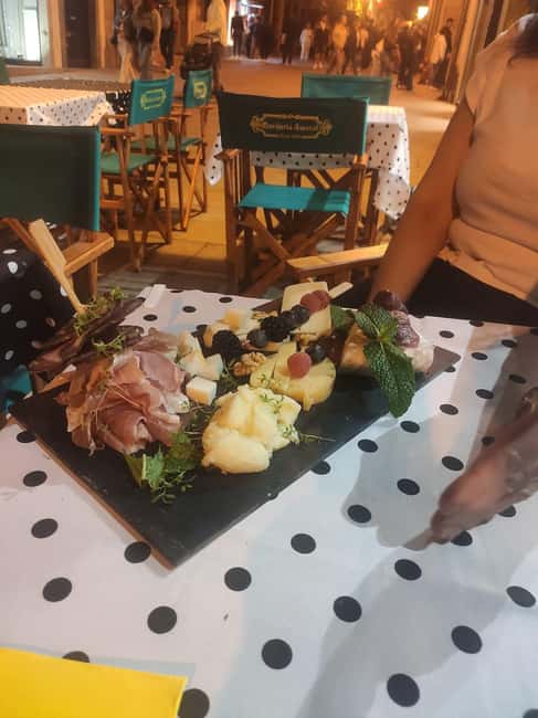 Porto's Flavors & Stories: Food Tasting with Friends - Praça dos Poveiros: Cheese Tasting and Tapas That Set the Mood