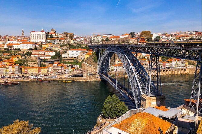 Porto Scavenger Hunt and Sights Self-Guided Tour - Stop 1: Livraria Lello Clues That Set the Tone