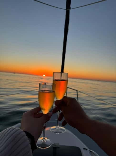 Porto shared Thullium Sailboat, enjoy magic sunset&open sail - Porto’s golden hour, done from the water (not the crowded viewpoints)