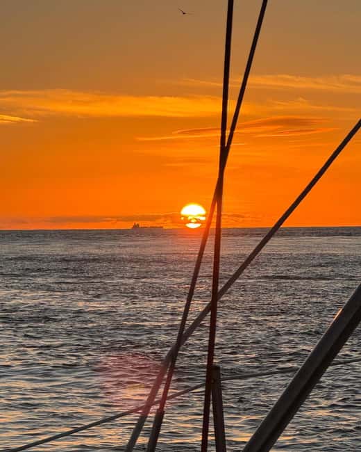 Porto shared Thullium Sailboat, enjoy magic sunset&open sail - What to bring (so you’re comfortable during the sunset wind)