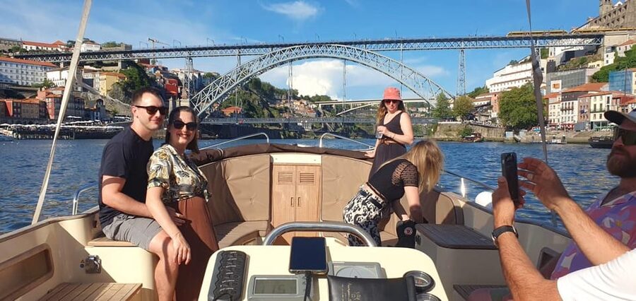 Porto: Six Bridges Douro River Cruise with Drinks - The Six Bridges Portion: the best way to understand Porto’s geography