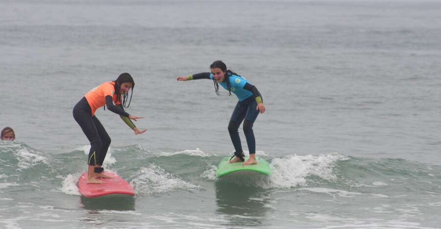 Porto: Small Group Surf Lesson with Transportation - Getting there: the Aliados pickup and café meeting point
