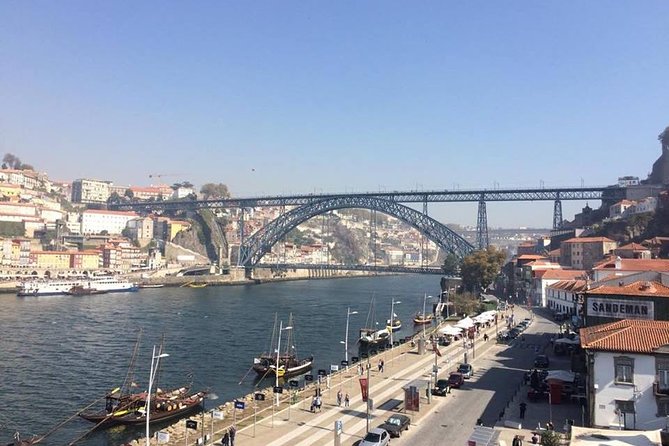 Porto Small Group Walking Tour with Lello Bookshop - Livraria Lello: what the fast-track ticket is really for