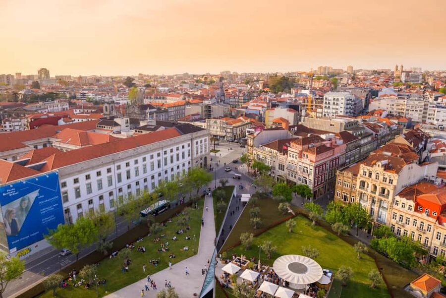 Porto: Sunset Walking Tour with Port Wine and Views - Starting at São Bento: Tiles, Aliados, and the first views