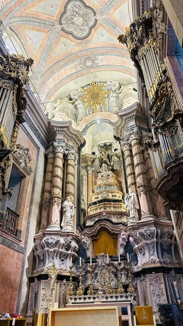 Porto to Gaia Experience: City Walk and Wine Cellars - Café break, Batalha Square, and Sé: the walk turns into a story