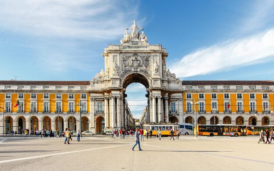 Porto to Lisbon with Aveiro-Coimbra-Fátima-Nazaré-Óbidos - A private Porto-to-Lisbon transfer that feels like a road trip with a plan