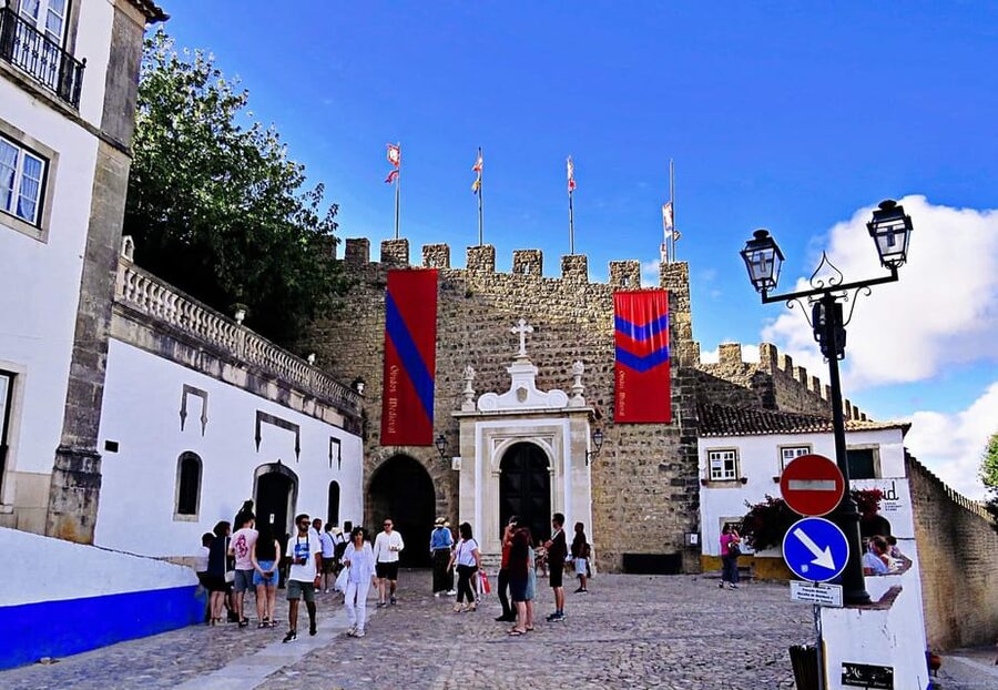 Porto to Lisbon with Aveiro-Coimbra-Fátima-Nazaré-Óbidos - Timing rules: 3 to 9 hours, and why the stop limit matters
