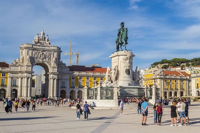 Porto to Lisbon with stop Aveiro-Fátima-Coimbra-Tomar-Nazaré-Óbidos - Coimbra in one hour: the city center and university area without the time trap