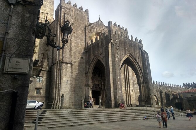 Porto to Santiago Compostela with Braga-Guimarães-Barcelos-Viana - Barcelos historic center: a short cultural pause