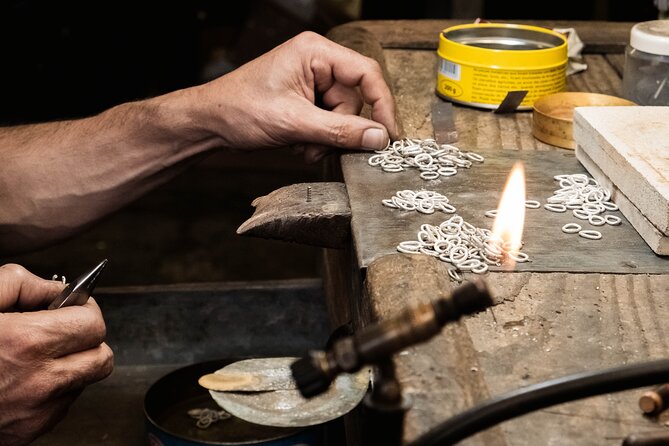 PORTO: Tour to the world of silver in a century-old workshop - The main store: buying time with hands-on questions