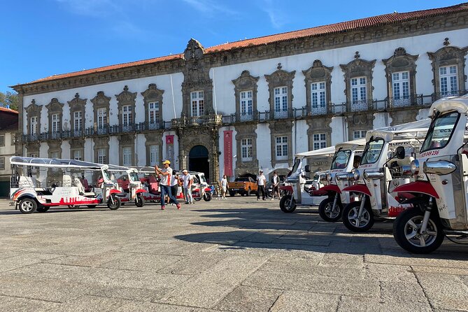 Porto: tuk tuk adventure tours old town 1h - Igreja dos Carmelitas: A Church With a Time-Shift Story
