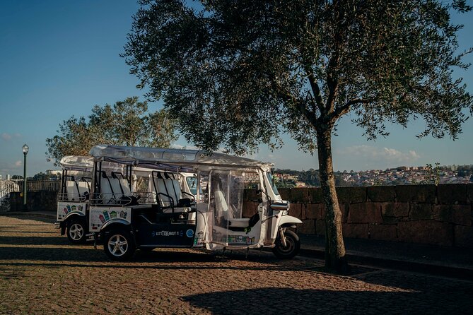 Porto Tuk Tuk: Clérigos, Seaside & Viewpoints - with Options - Key moments you’ll care about