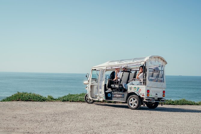 Porto Tuk Tuk: Clérigos, Seaside & Viewpoints - with Options - Fontainhas Viewpoint: short stop, strong payoff