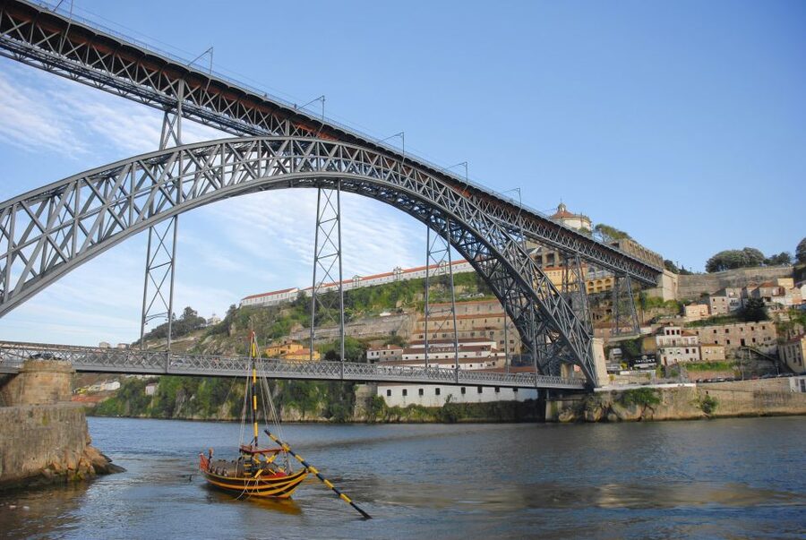 Porto: Tuk-Tuk Tour, Douro River Cruise, and Wine Tasting - Practical tips that make the day smoother