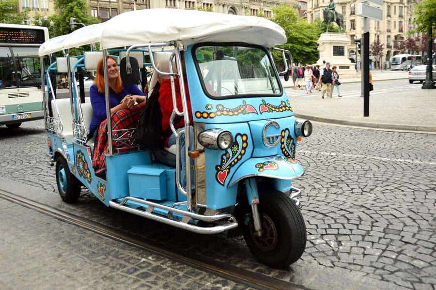 Porto: Tuk Tuk Tour with Olive Oil Tasting - Comfort and group size: up to 10 people and less foot pain