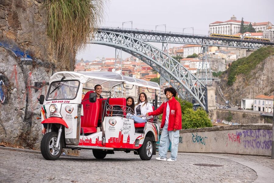 Porto: Tuk tuk Tours with Port Wine Tasting - Starting at Sé: Finding the Vímara Peres Tuk Tuk