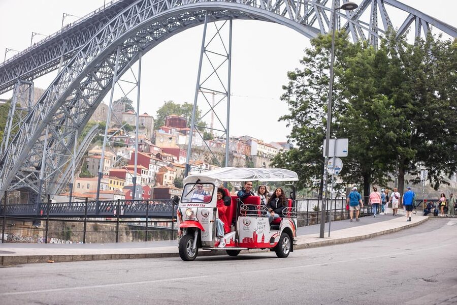 Porto: Tuk tuk Tours with Port Wine Tasting - Price and Value for a Private Group Up to 3