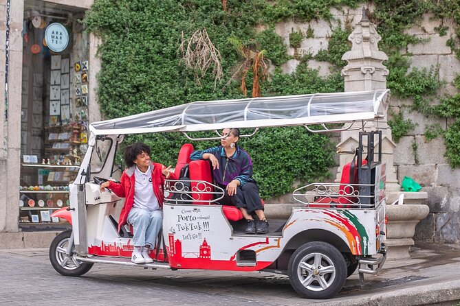 Porto: Tuk tuk vip guided tour - 1.30h - A hospital stop that feels unexpectedly relevant