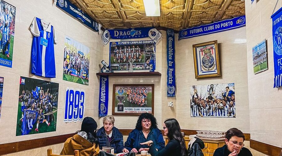 Porto: Walking Dinner Tour with Family-Owned Restaurants - Stop Two: Bar Cândido dos Reis and the 1920s Vibe