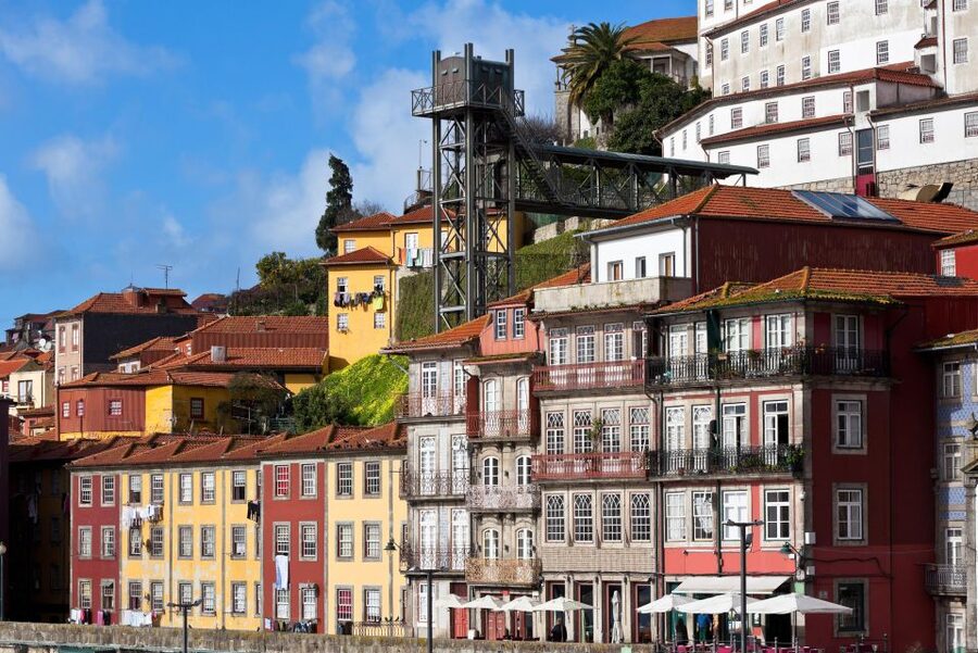 Porto Walking Tour of the city centre in small-groups - Vitória (Porto): turning history into street-level understanding