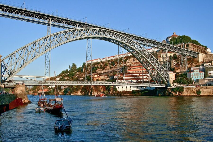 Porto Walking Tour of the city centre in small-groups - São Bento Station: where you learn to read Porto quickly