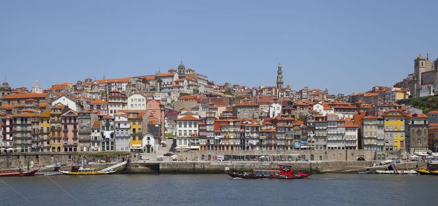 Porto Walking Tour of the city centre in small-groups - Avenida dos Aliados: a main thoroughfare with meaning