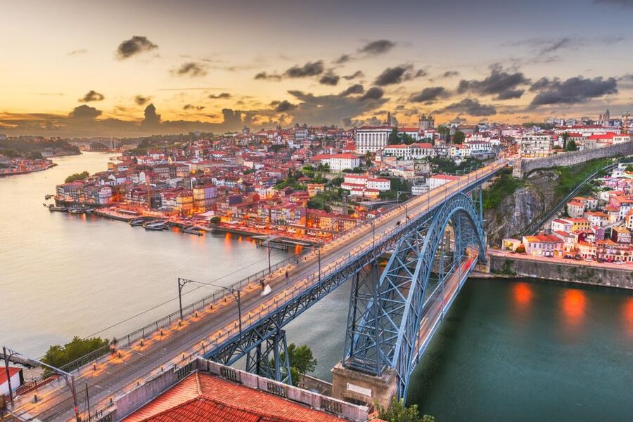 Porto Walking Tour of the city centre in small-groups - Porto Cathedral: the finale that helps you plan your next move