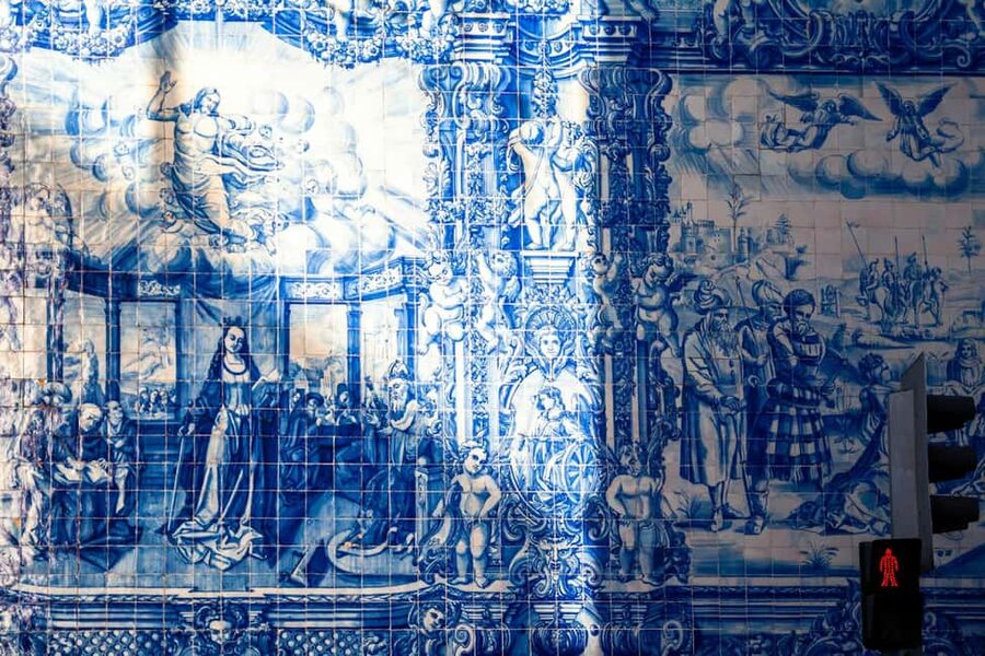 Porto: Walking Tour Through History, Culture & Amazing Views - The Lello Bookstore stop: more than a famous façade