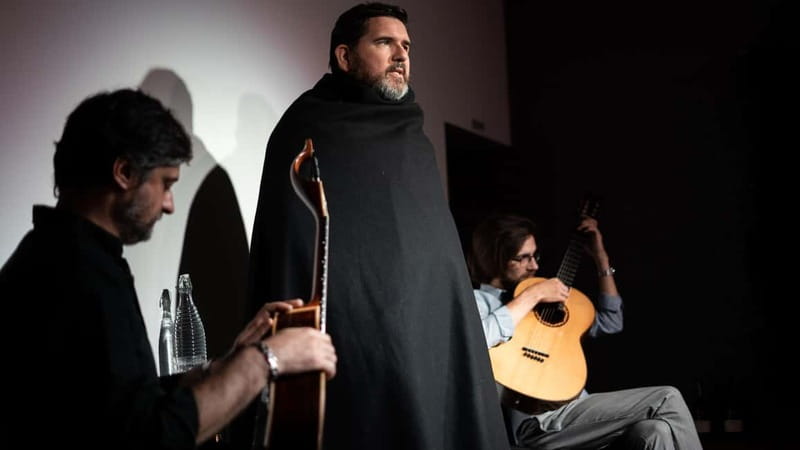 Porto: What is Fado? Commented Live Concert with Port Wine - The 1-hour show format: Lisbon, the Portuguese guitar, Coimbra, then Amalia