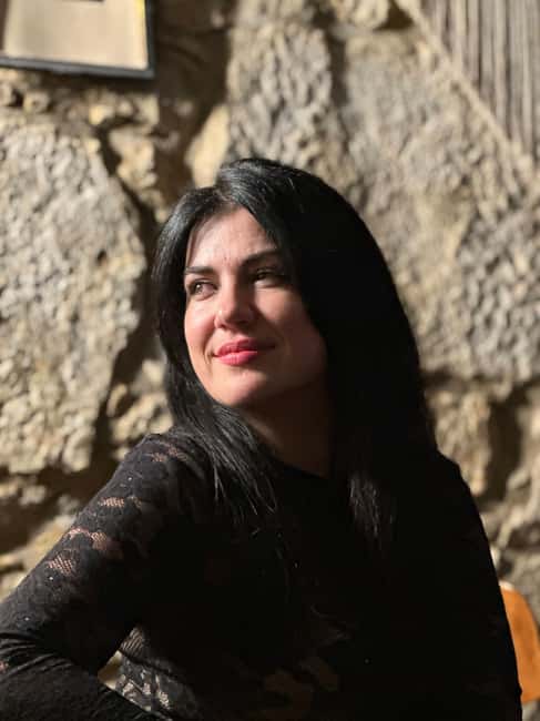 Porto: What is Fado? Commented Live Concert with Port Wine - Portuguese guitar, close singing, and why the intimacy matters