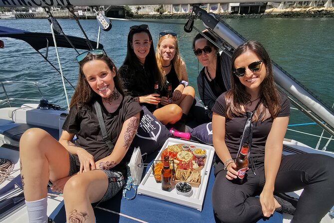 Porto: Wine and cheese tasting on a sailboat on the Douro River - Ponte D. Luiz I and the river-to-sea stretch: when the tasting board lands