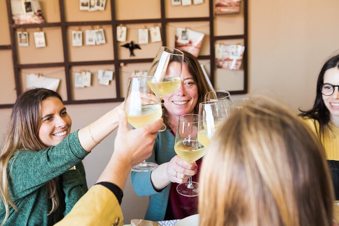 Porto Wine & Dine: Port Wine Cave Food Tour with Eating Europe - Street art break on R. Guilherme Gomes Fernandes 42: A quick reset