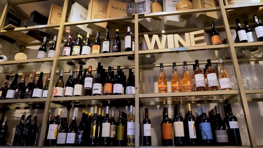 Porto: Wine Tour & One Hour Fado Show | All Included - The Century-Old Student Café Aperitif: A Friendly Way to Start