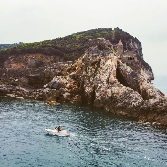 Portovenere: Isola Palmaria, Tino, and Tinetto Boat Tour - Getting to the Môle Doria Dock: quick start in Portovenere