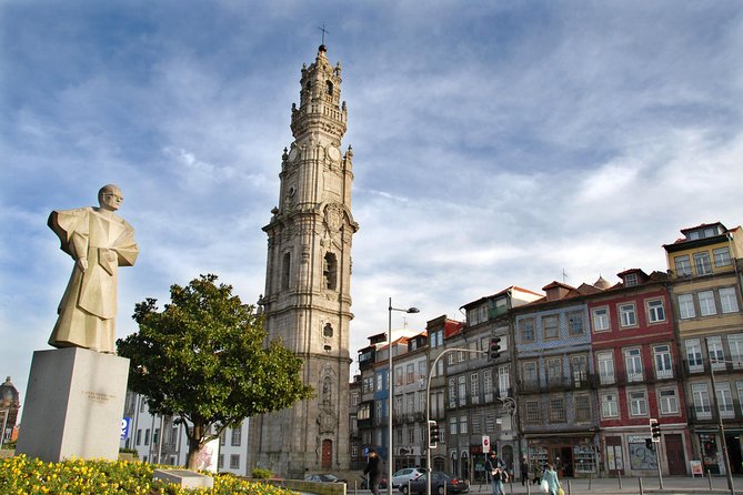 Private 4 hours tour of the "Main Monuments" in Oporto w/ pick up - How the private 4-hour plan works (pickup, chauffeur, and pacing)
