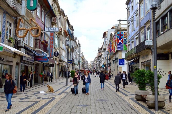 Private 4 hours tour of the "Main Monuments" in Oporto w/ pick up - Mercado do Bolhão: local food energy during restoration