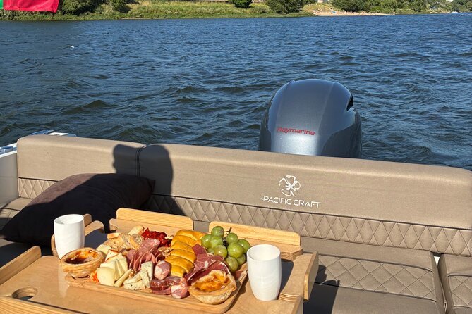 Private 6 Bridges Cruise with Tapas and Port Wine - Getting Onboard at Freixo Marina: The Setup Is Simple