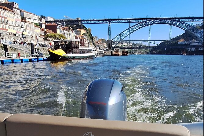 Private 6 Bridges Cruise with Tapas and Port Wine - Comfort Details That Make the Difference on a Boat