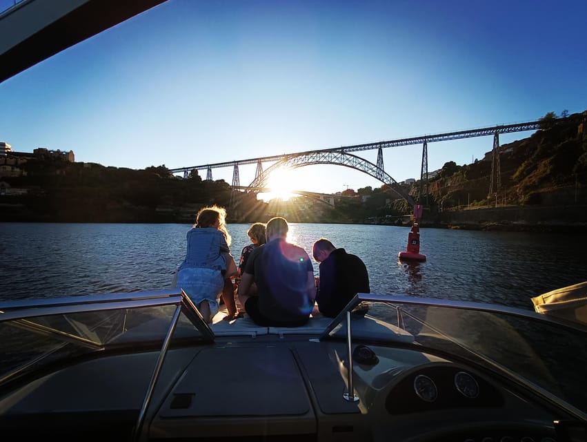Private boat tour: 6 Bridges, Gondomar,Douro with Sunset Opt - Sunset timing on the Douro: why it works for photos and moods