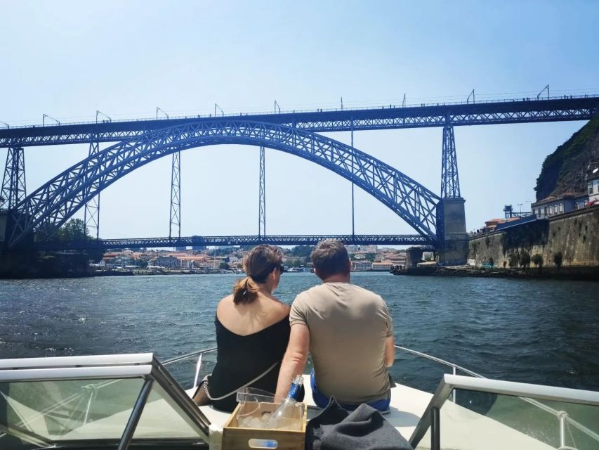 Private Boat Tour 6 Bridges, up to 6px Sunset Option - Rules and practical limits on board
