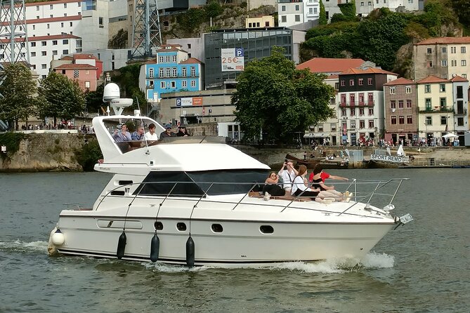 Private Cruise on Luxury Yacht in Porto - Marina da Afurada: the smart start for Porto’s river day