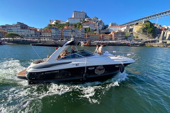 Private Douro navigation with local flavors - The 2-hour Douro cruise: Porto and Gaia from the water