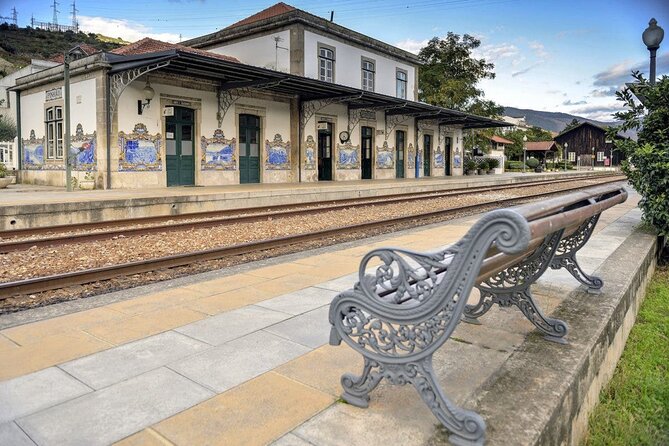 Private Douro Valley Tour Including 3 Wineries - Getting from Porto: the early pickup and comfortable ride
