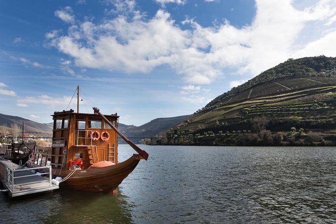 Private Douro Valley Wine Tour: 2 Wine Estates, Lunch and Cruise - Estrada Nacional 222: the scenic drive that keeps paying off
