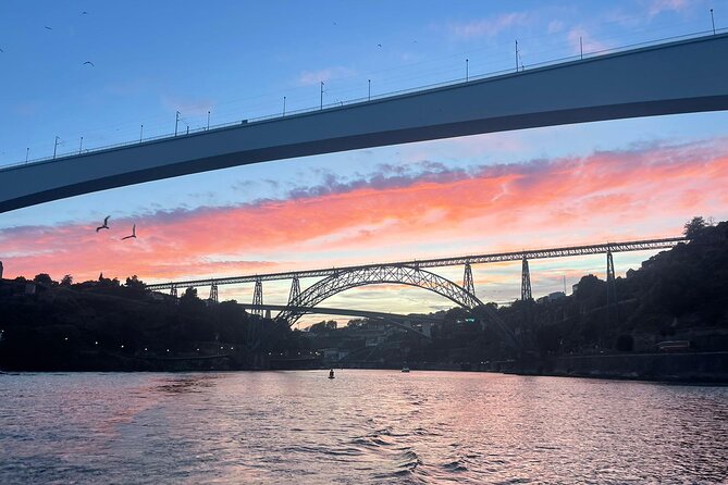 Private experience in the Douro (1 to 10 people) on a yacht just for you - Private yacht time on the Douro: what you’re getting in 2 hours